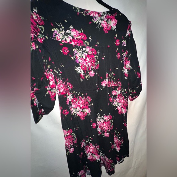 Torrid Mini Challis Zip-Front Dress Womens 00 Black Floral Roll Tab sleeves - Picture 3 of 5